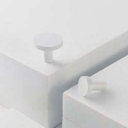 Knopp/krok ch058 i vit finish - detalj