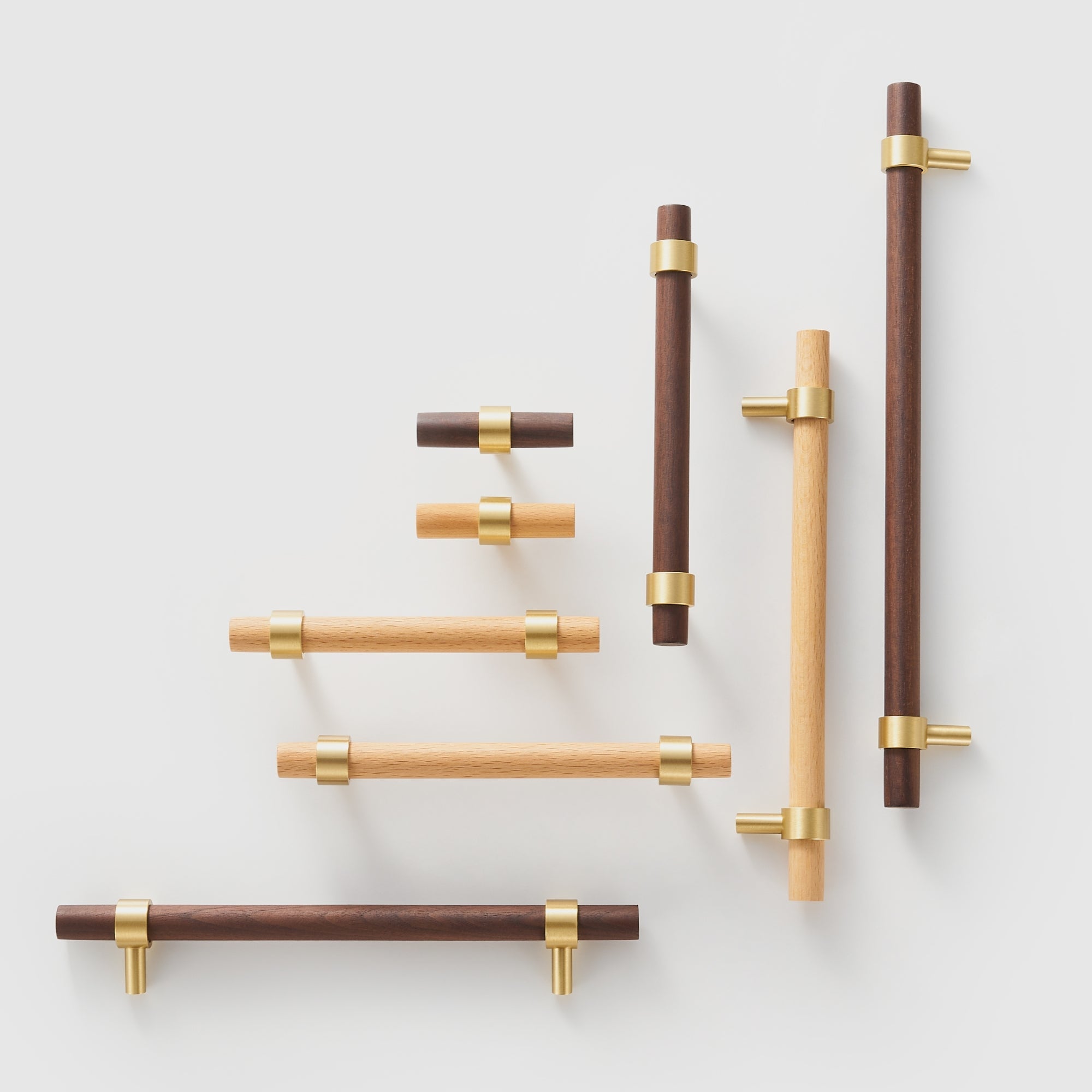 Handle CH025W | Walnut + Brass