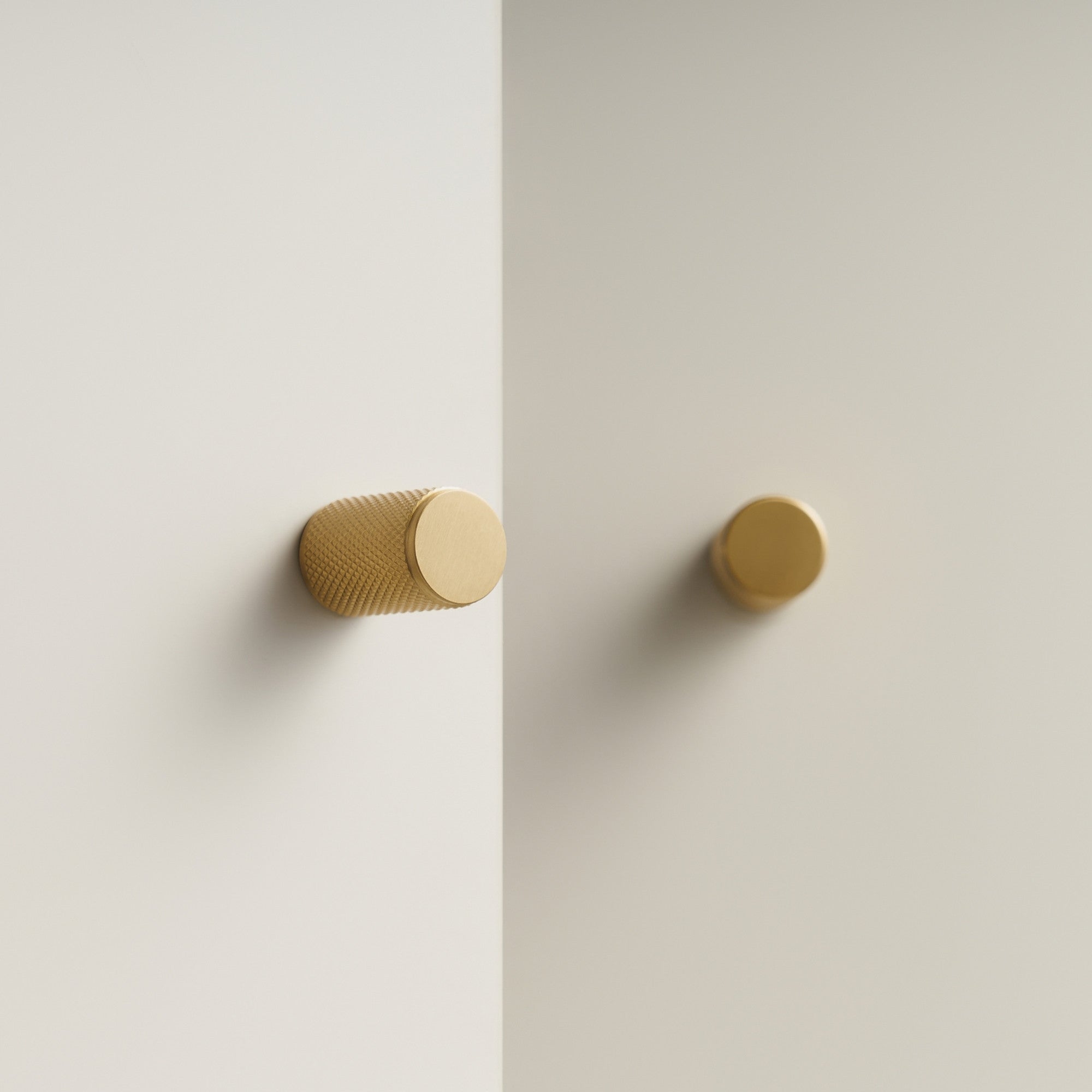 Knopp ch035 i mässing - detalj